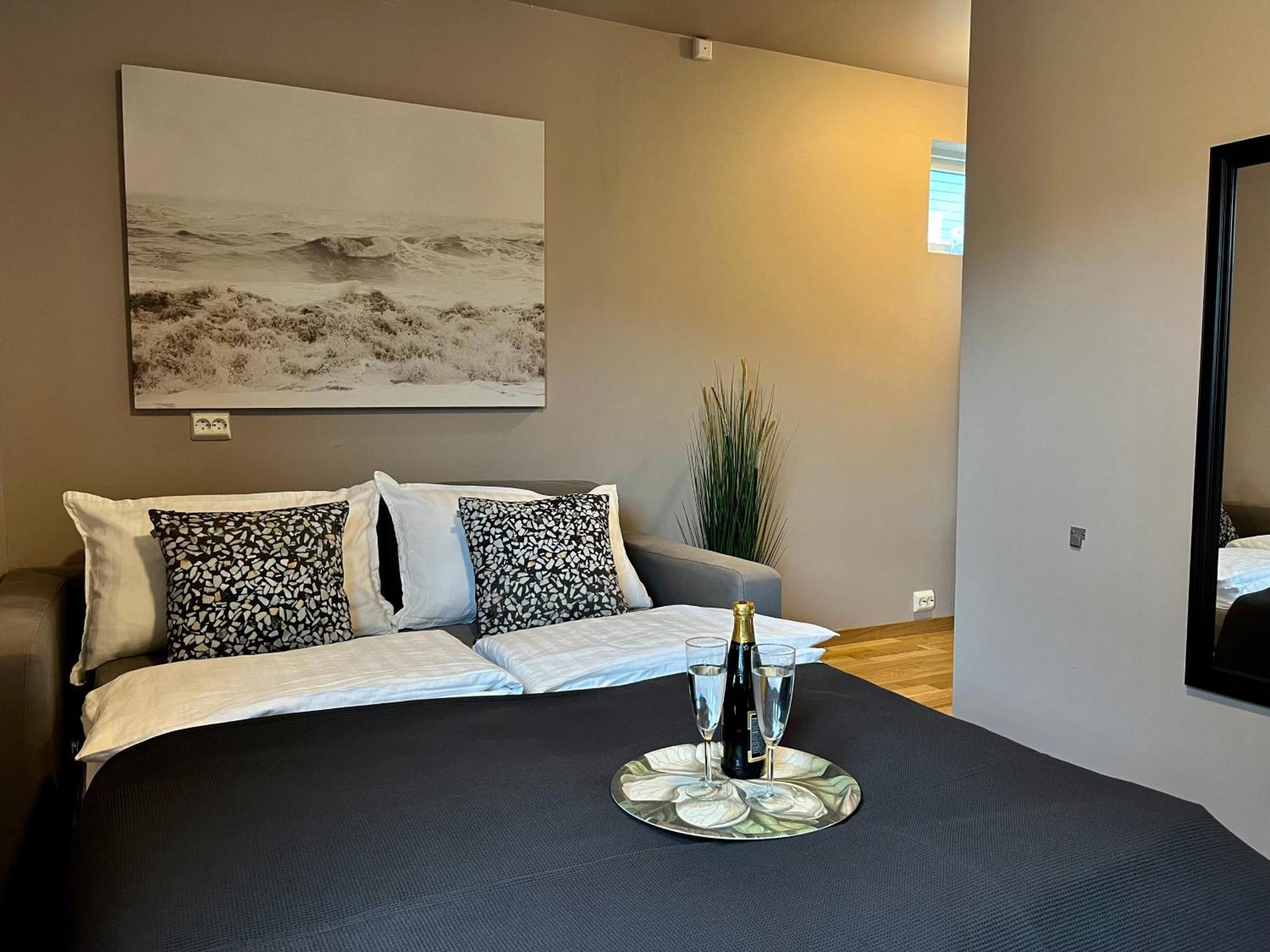 Five Apartments - Boutique Тромсё Экстерьер фото